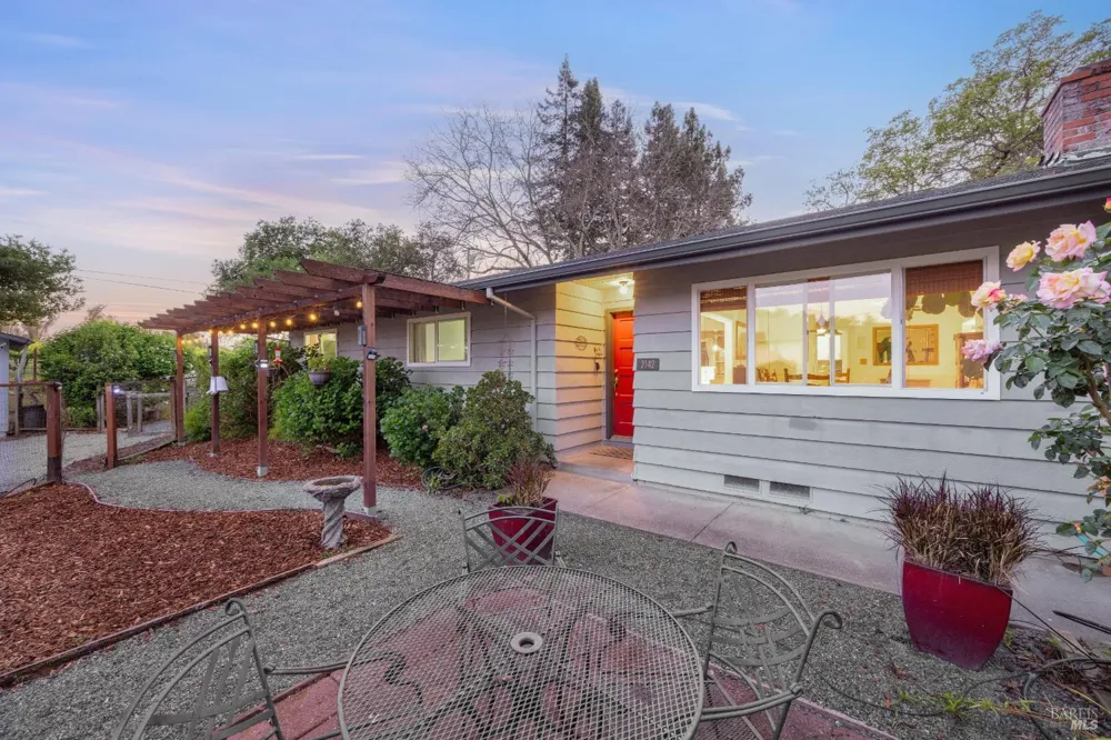 2142 Laguna Road Santa Rosa, CA 95401
