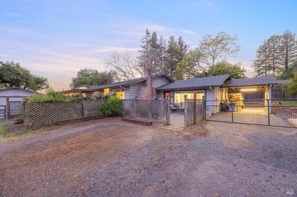 2142 Laguna Road Santa Rosa, CA 95401