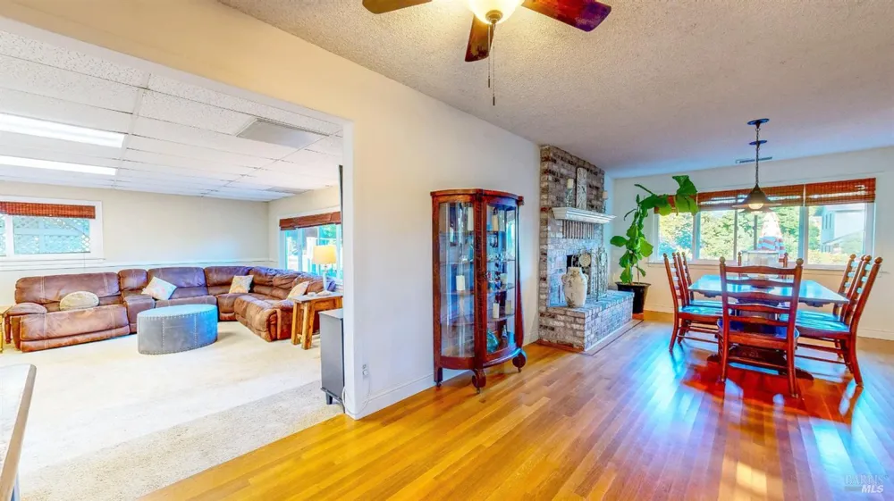 2142 Laguna Road Santa Rosa, CA 95401