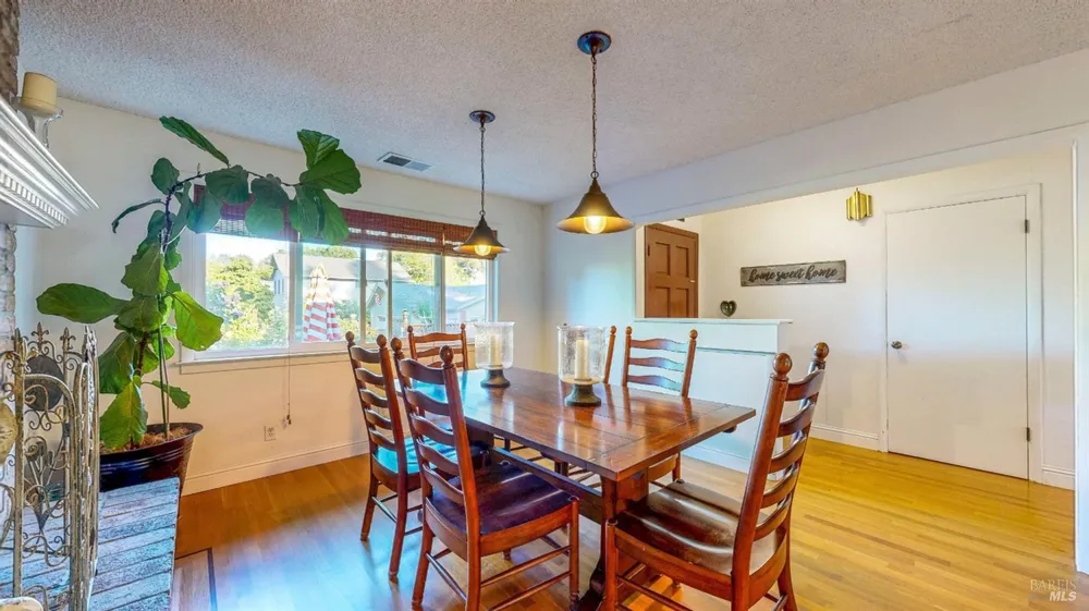 2142 Laguna Road Santa Rosa, CA 95401