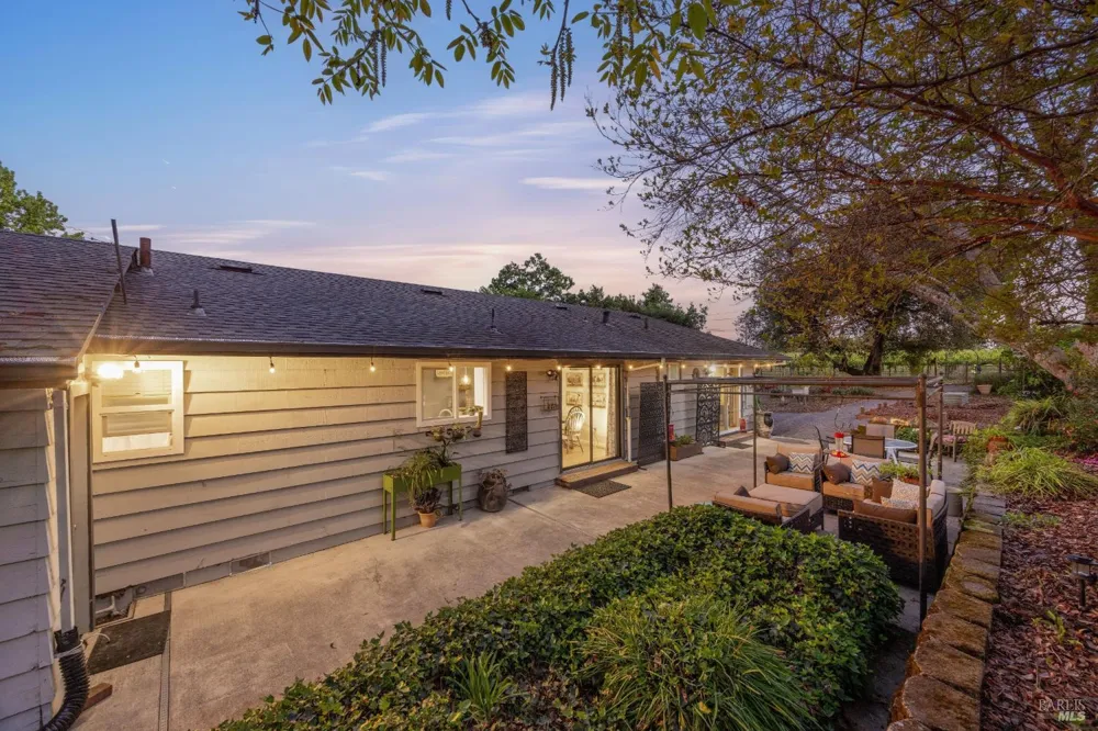 2142 Laguna Road Santa Rosa, CA 95401