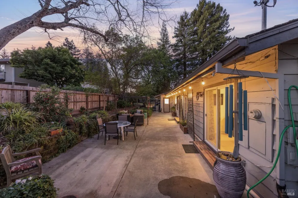 2142 Laguna Road Santa Rosa, CA 95401