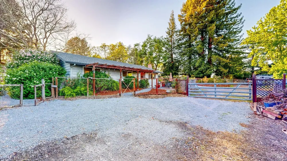 2142 Laguna Road Santa Rosa, CA 95401