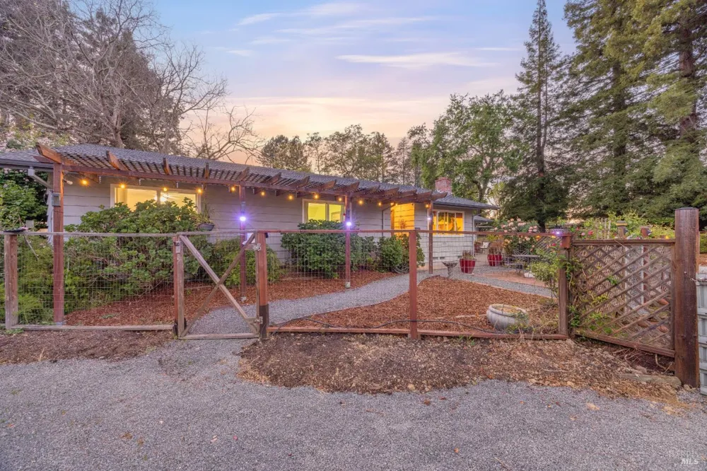 2142 Laguna Road Santa Rosa, CA 95401