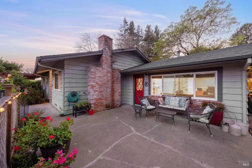 2142 Laguna Road Santa Rosa, CA 95401