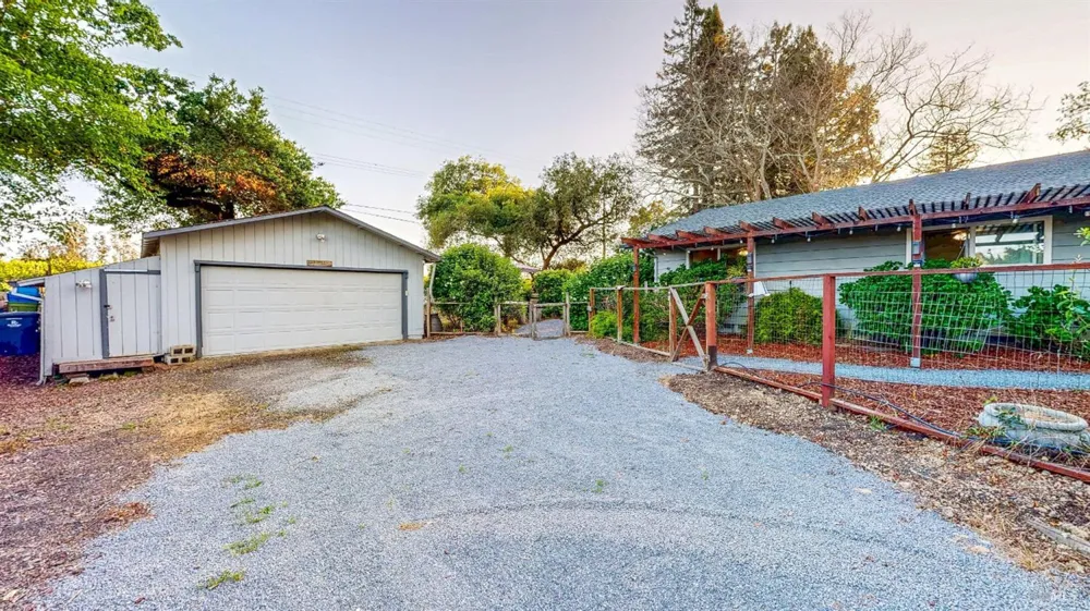 2142 Laguna Road Santa Rosa, CA 95401
