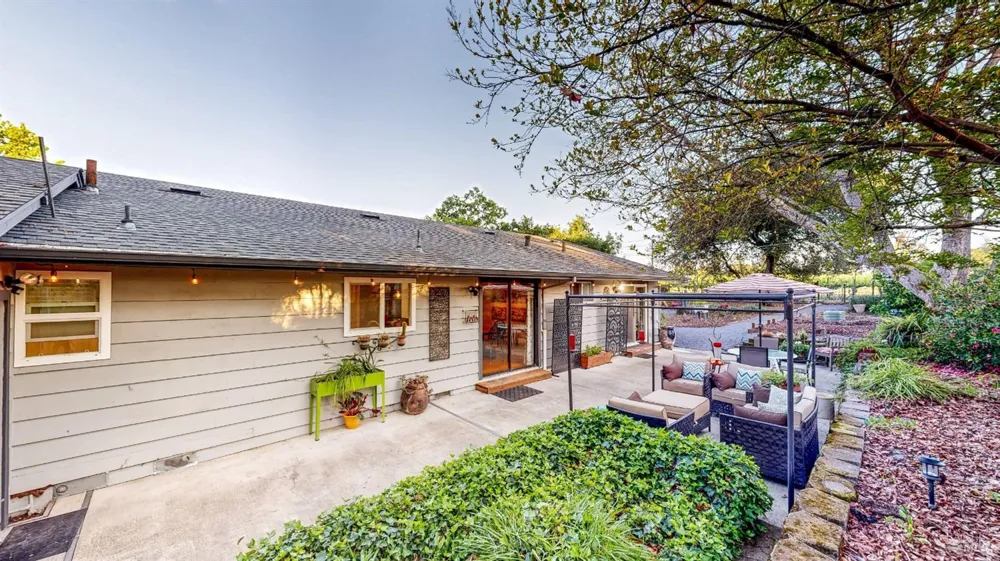 2142 Laguna Road Santa Rosa, CA 95401
