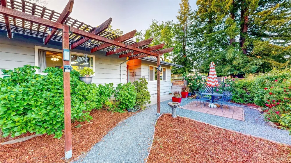 2142 Laguna Road Santa Rosa, CA 95401