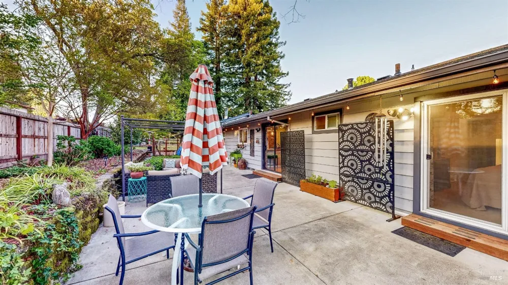 2142 Laguna Road Santa Rosa, CA 95401