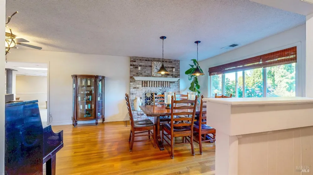 2142 Laguna Road Santa Rosa, CA 95401