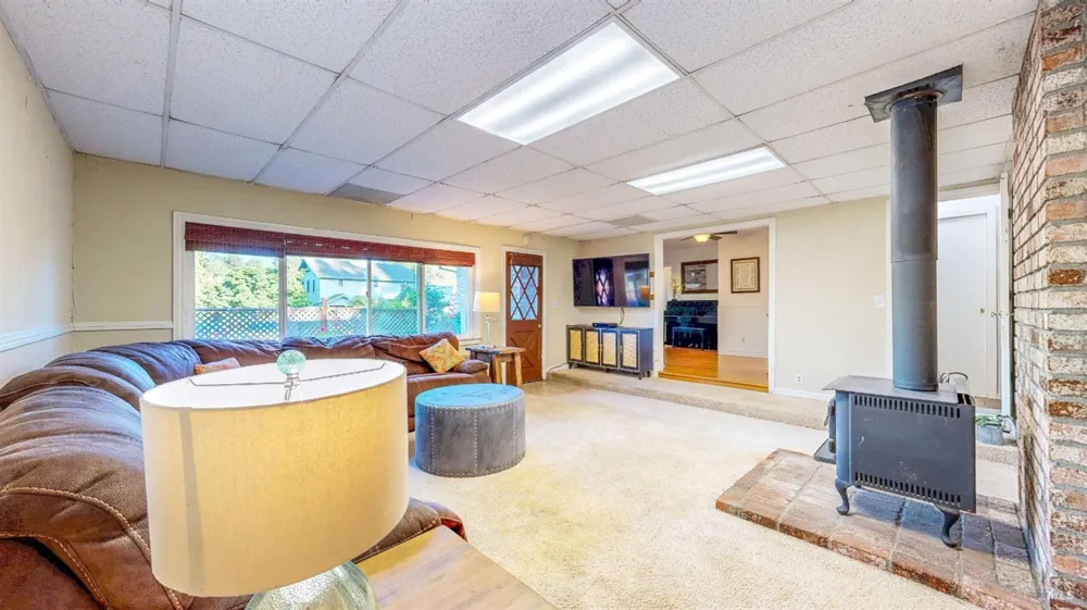 2142 Laguna Road Santa Rosa, CA 95401