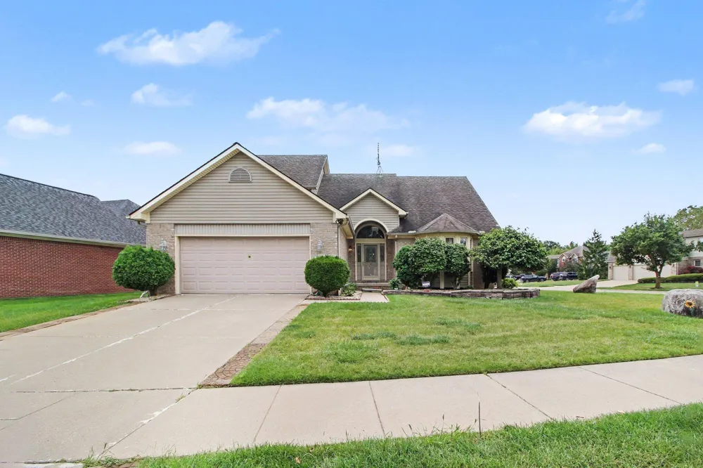 23853 Joey Drive Brownstown, MI 48134
