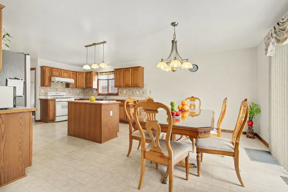 23853 Joey Drive Brownstown, MI 48134