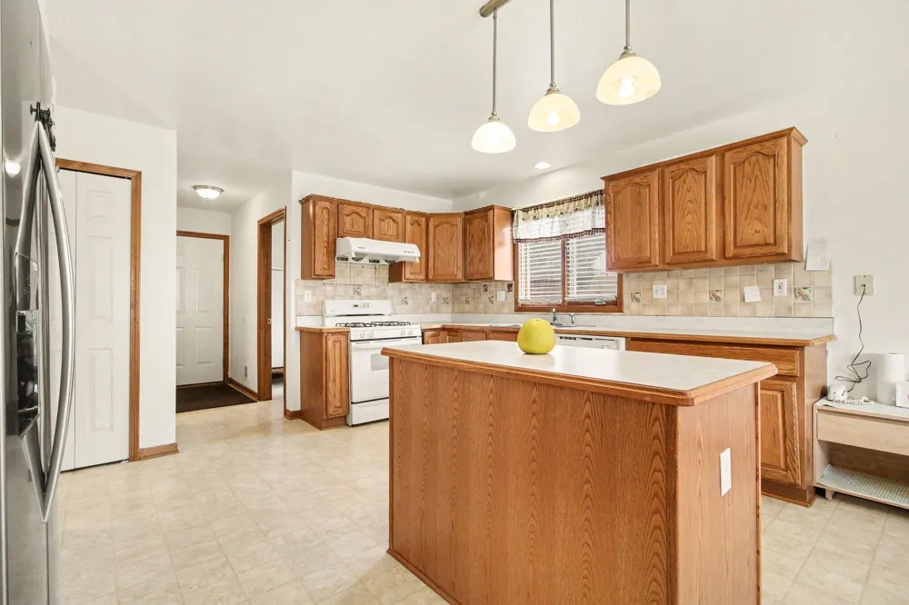 23853 Joey Drive Brownstown, MI 48134