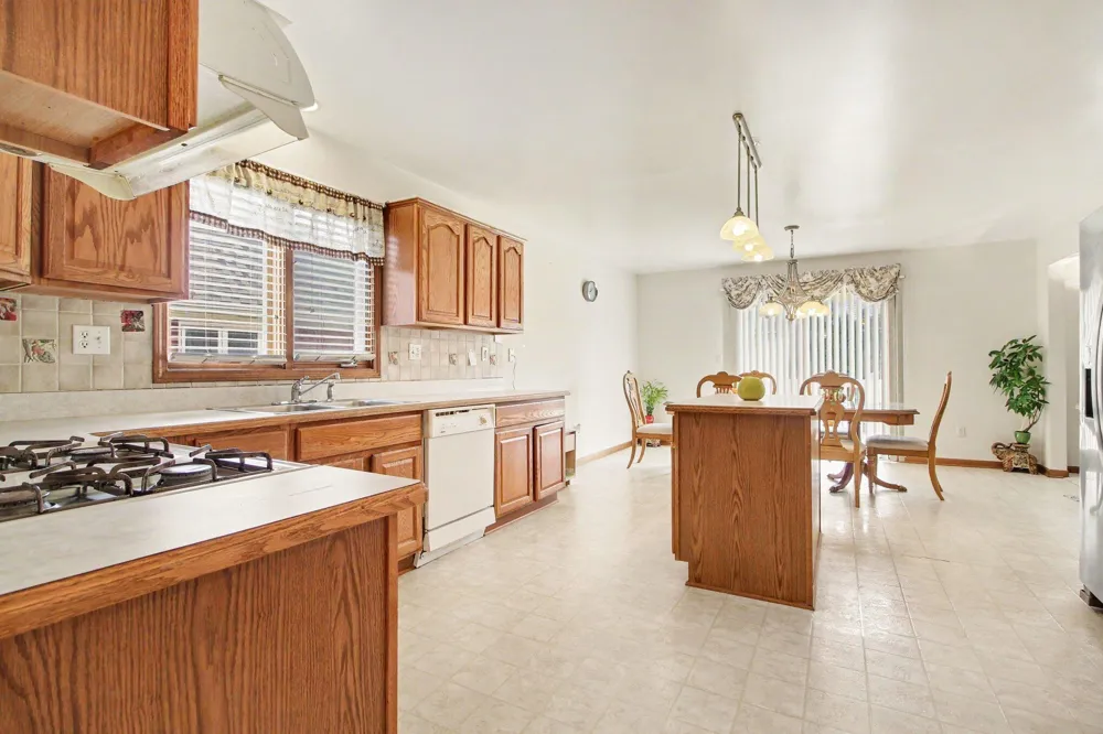 23853 Joey Drive Brownstown, MI 48134