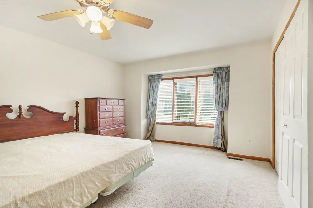 23853 Joey Drive Brownstown, MI 48134