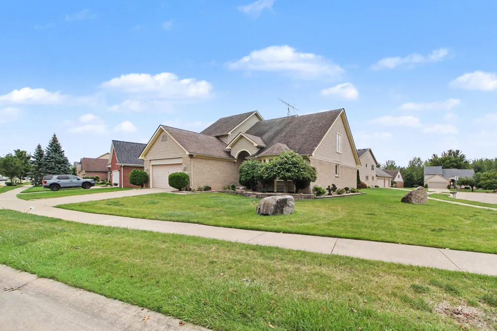 23853 Joey Drive Brownstown, MI 48134