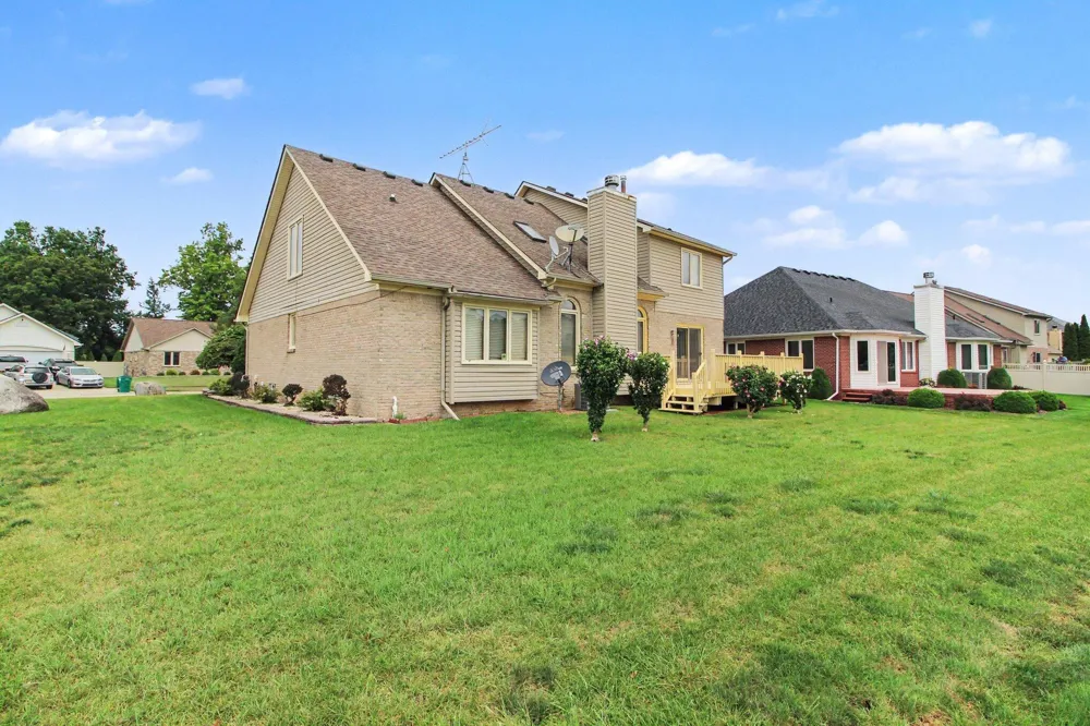 23853 Joey Drive Brownstown, MI 48134