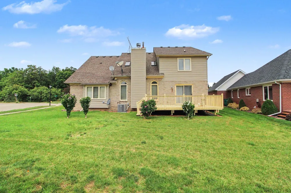 23853 Joey Drive Brownstown, MI 48134