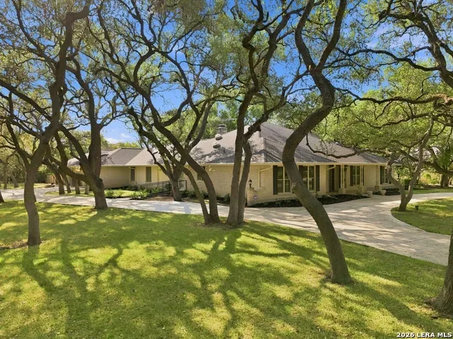106 Bikeway Ln Shavano Park, TX 78231