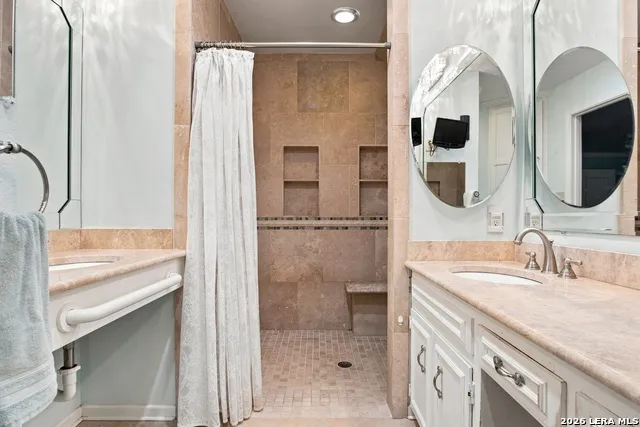 106 Bikeway Ln Shavano Park, TX 78231