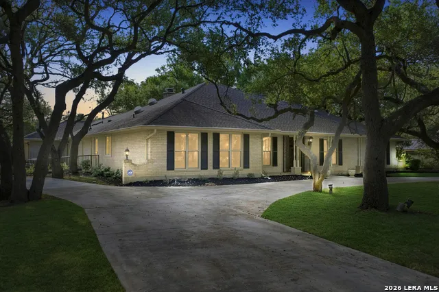 106 Bikeway Ln Shavano Park, TX 78231