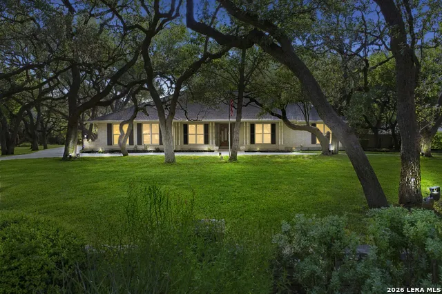 106 Bikeway Ln Shavano Park, TX 78231