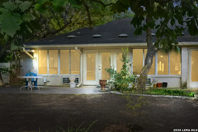 106 Bikeway Ln Shavano Park, TX 78231
