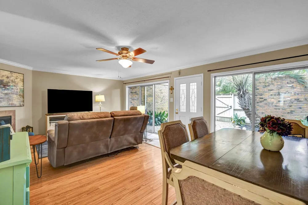 55 Chervil Common Lake Jackson, TX 77566