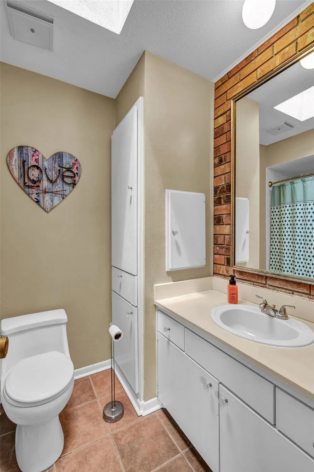 55 Chervil Common Lake Jackson, TX 77566