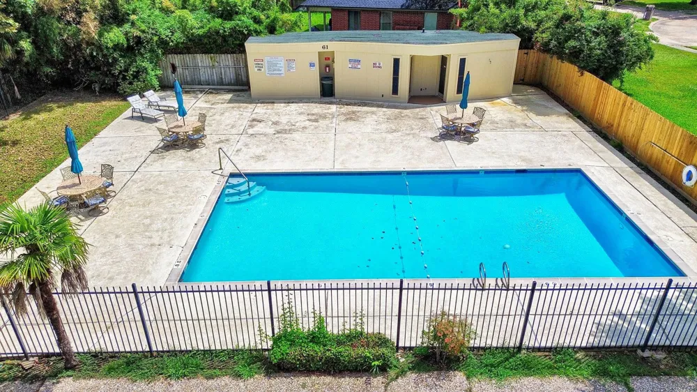 55 Chervil Common Lake Jackson, TX 77566