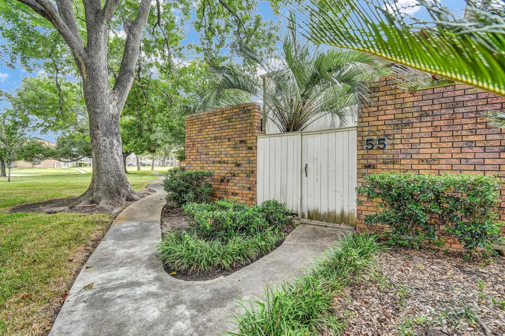 55 Chervil Common Lake Jackson, TX 77566
