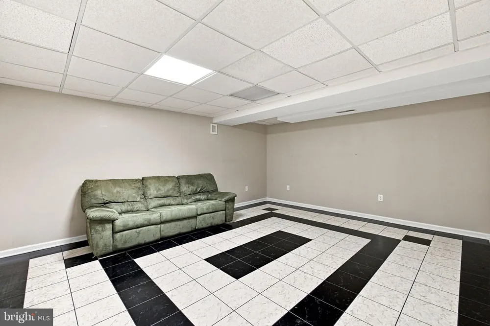 567 CROSSWINDS DRIVE Charles Town, WV 25414