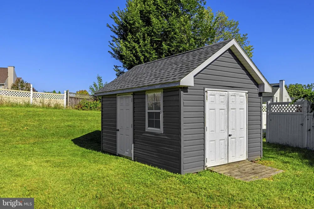 567 CROSSWINDS DRIVE Charles Town, WV 25414