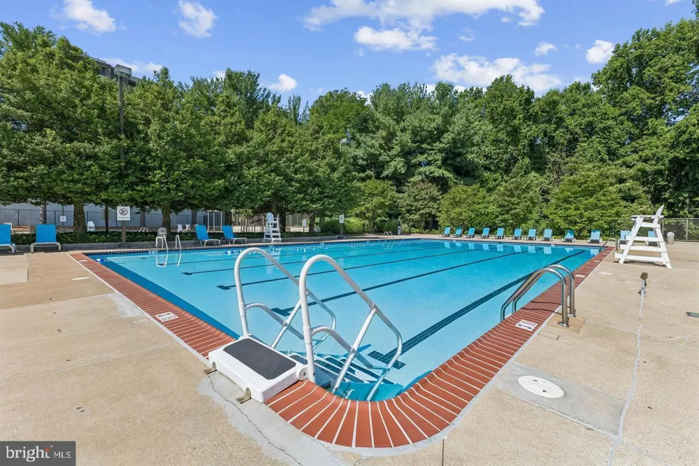 1808 OLD MEADOW ROAD #718 Mclean, VA 22102