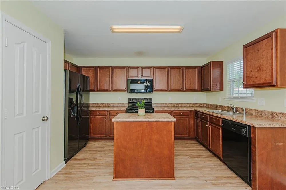 6609 Glenville Drive Whitsett, NC 27377