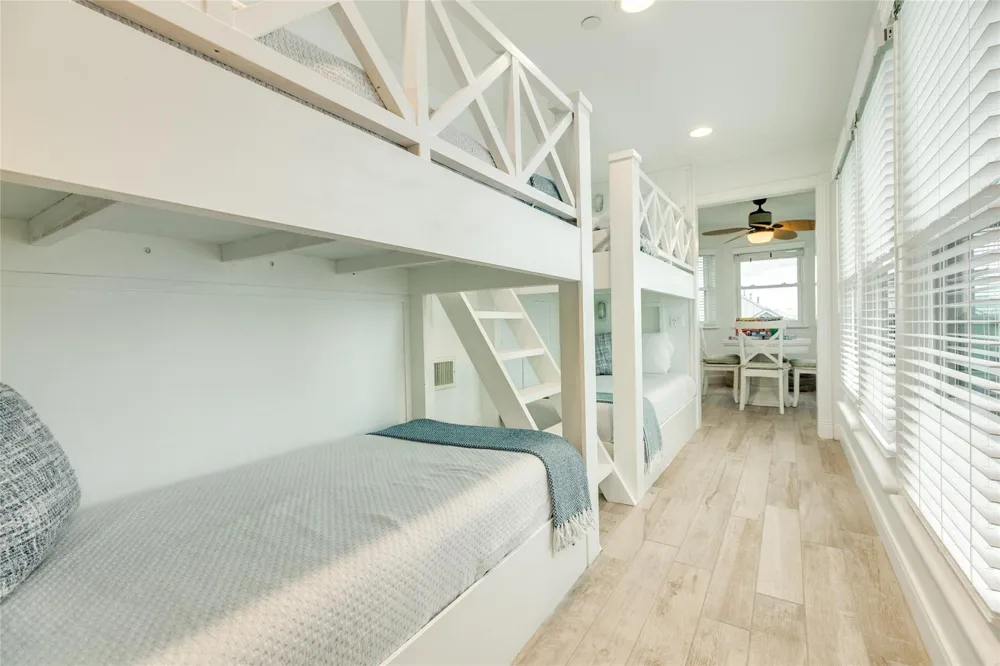 3819 Conch Galveston, TX 77554