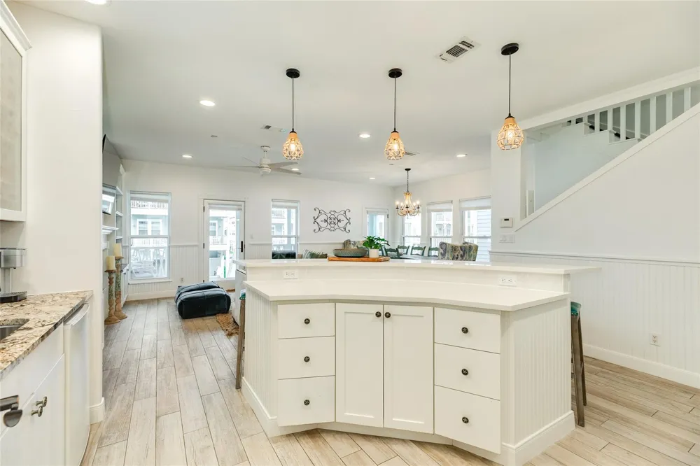 3819 Conch Galveston, TX 77554