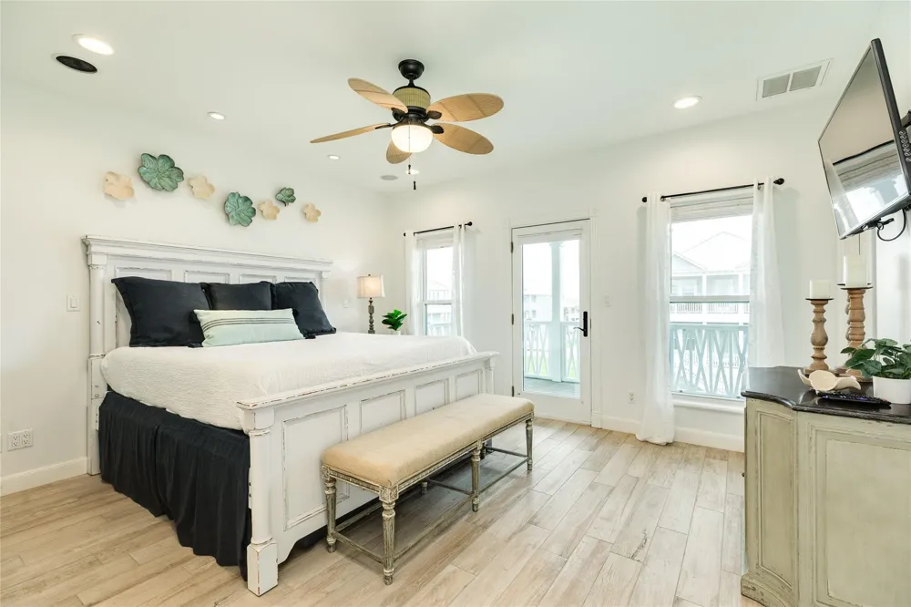 3819 Conch Galveston, TX 77554