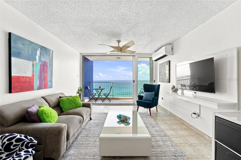 9 CALLE GARDENIA #19-A Carolina, PR 00979