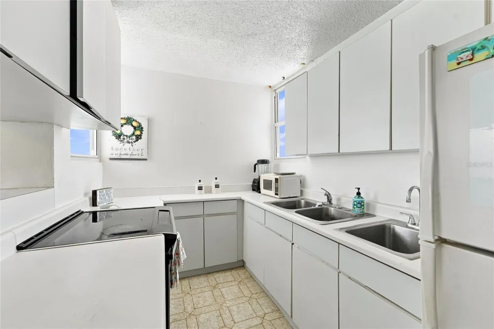 9 CALLE GARDENIA #19-A Carolina, PR 00979
