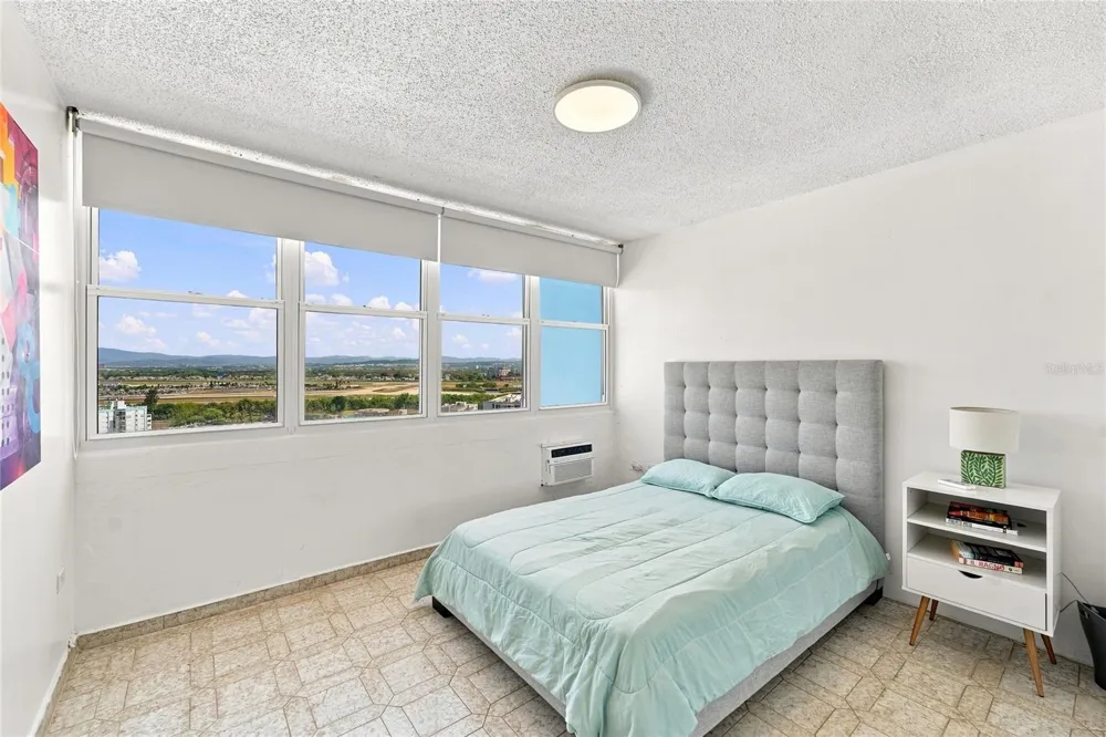 9 CALLE GARDENIA #19-A Carolina, PR 00979