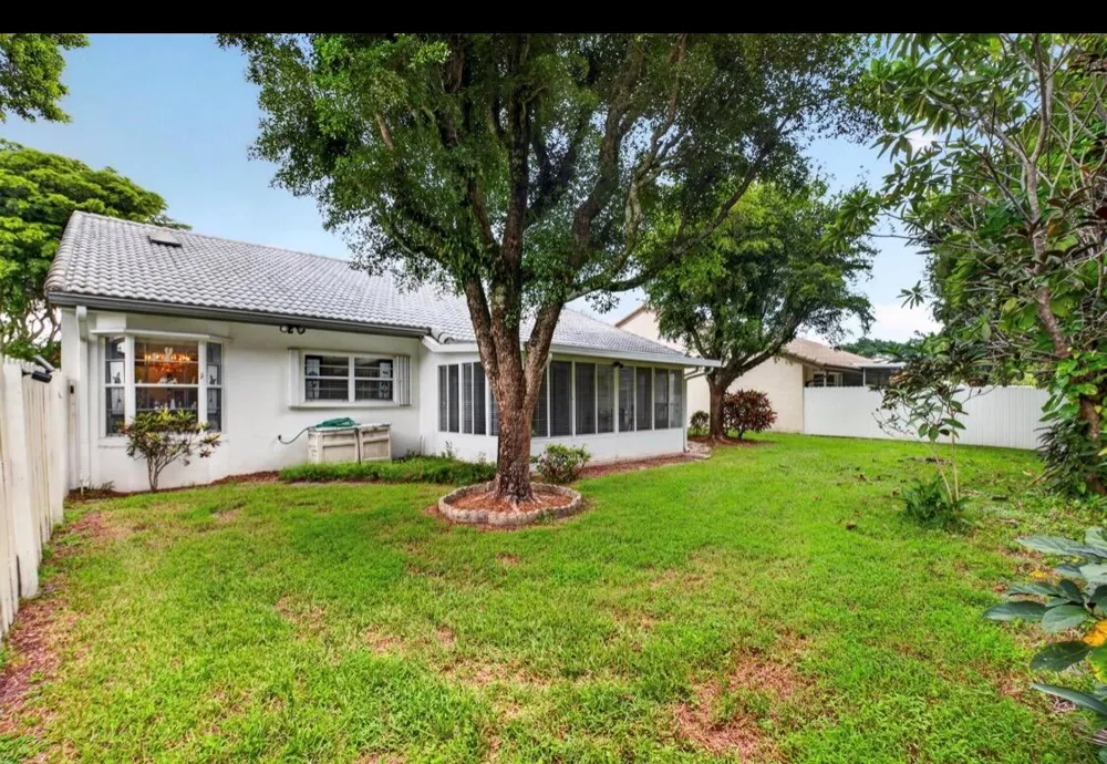 8261 LAKE CYPRESS ROAD Lake Worth, FL 33467