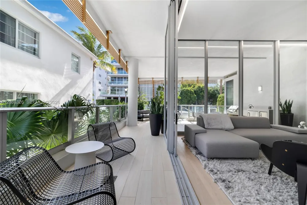304 Ocean Dr #102 Miami Beach, FL 33139