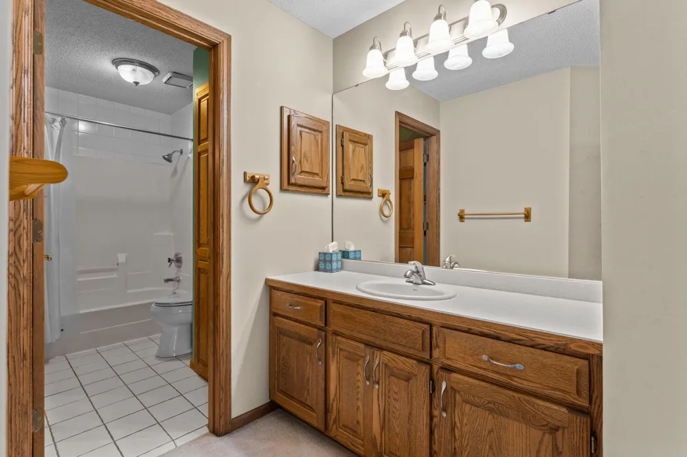 17707 Kingsbury Circle Lakeville, MN 55044