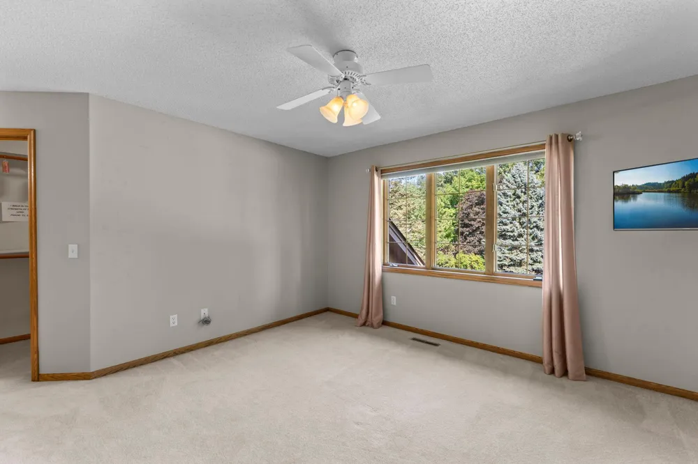 17707 Kingsbury Circle Lakeville, MN 55044