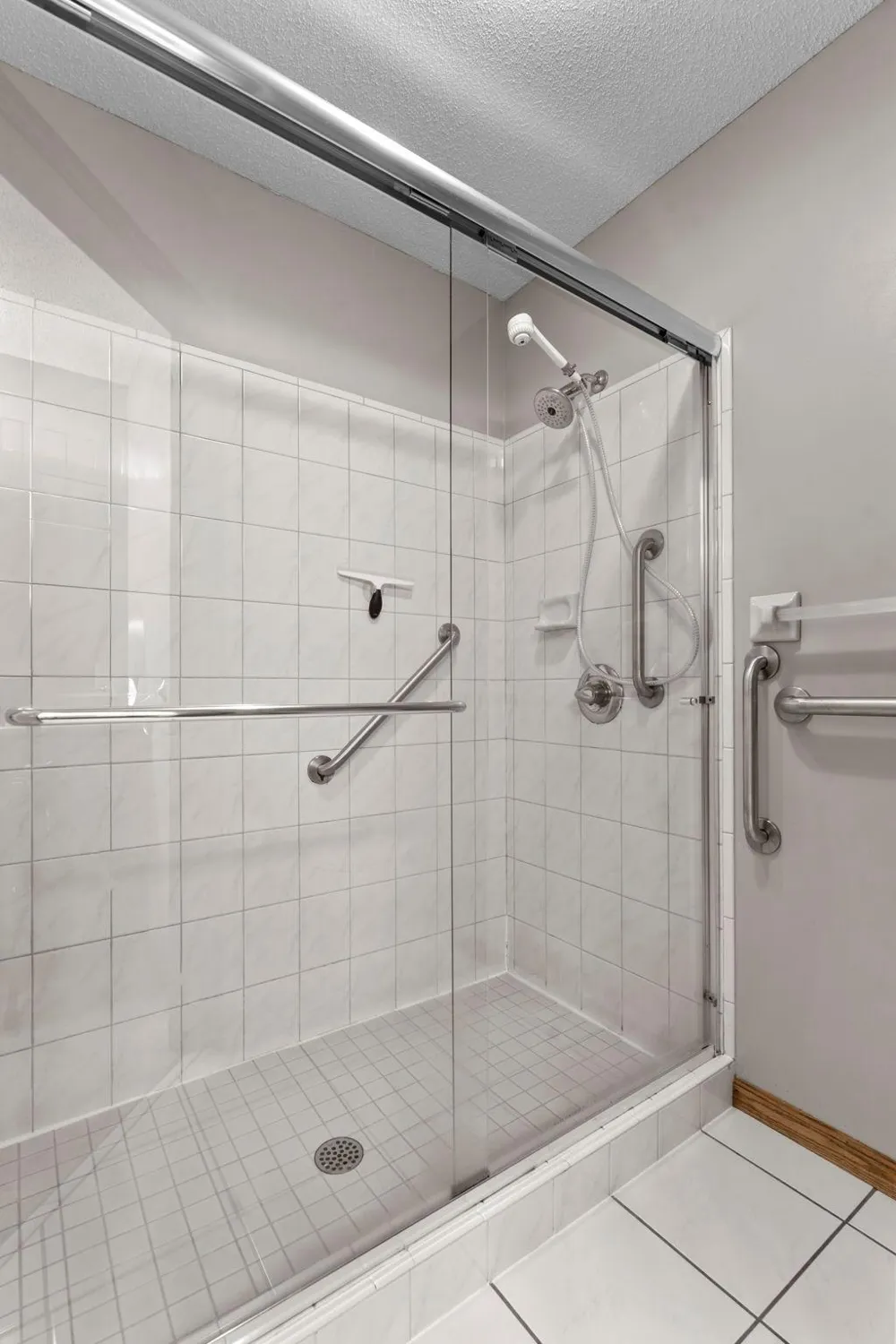 17707 Kingsbury Circle Lakeville, MN 55044