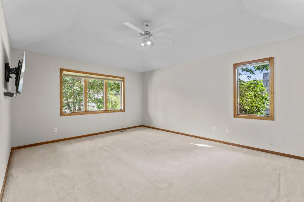 17707 Kingsbury Circle Lakeville, MN 55044