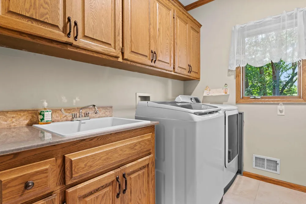 17707 Kingsbury Circle Lakeville, MN 55044