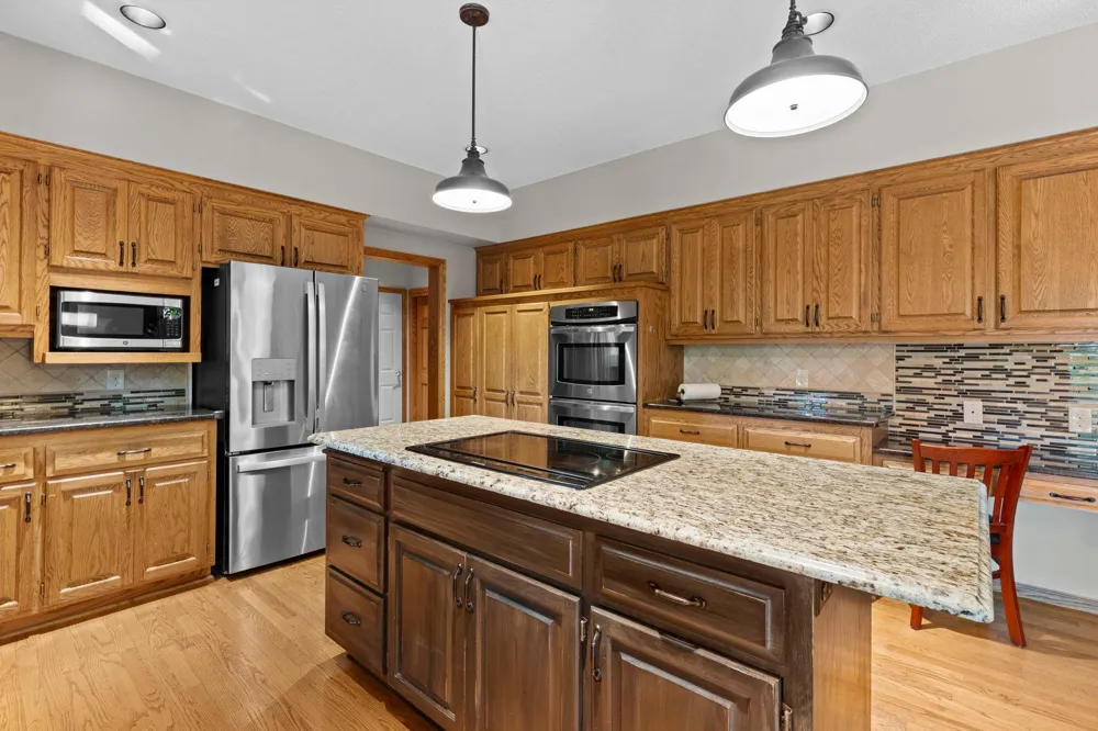 17707 Kingsbury Circle Lakeville, MN 55044